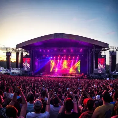 konser, pengalaman konser, momen tak terlupakan, menikmati konser, tips menikmati konser, kebersamaan di konser, suara live, keseruan konser, event musik, atmosfer konser, konser impian, kenangan konser, tips menghadiri konser, musik live, komunitas musik, antusiasme konser, festival musik, kegiatan seru, vibes konser, persiapan konser, menikmati musik, pengalaman live music, kreativitas di konser, dukungan komunitas musik